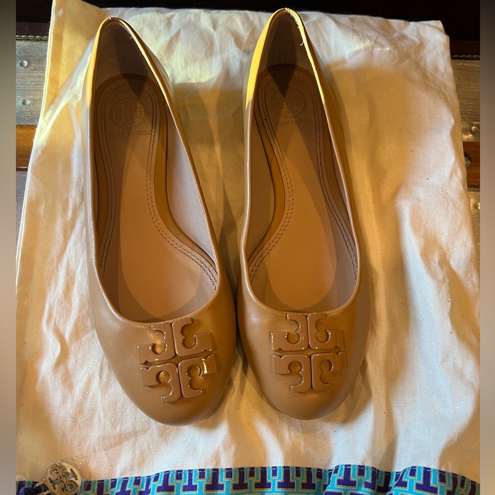 Tory Burch Ballet Flats in Neutral Camel Sz 6.5